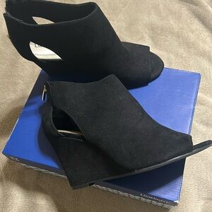 Black Opened Toe Wedges